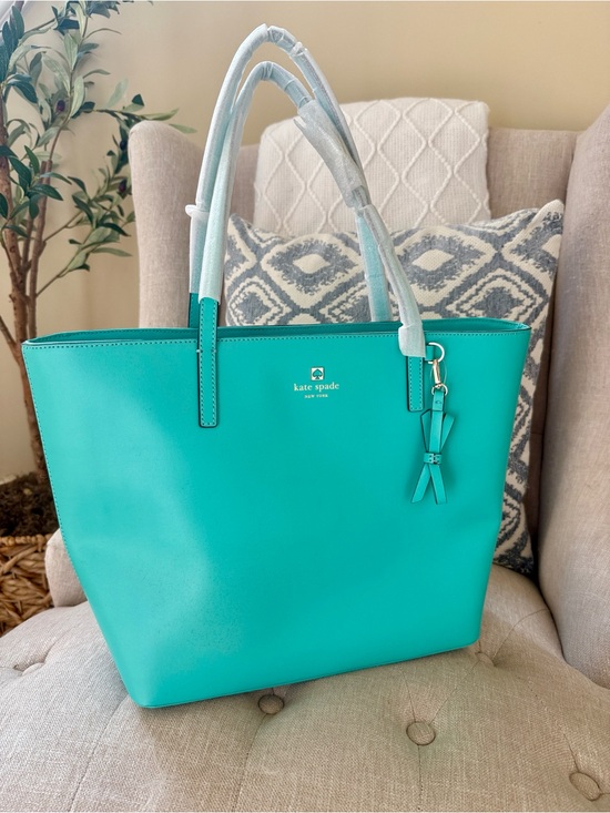 kate spade Handbags - NWT Kate Spade “Sawyer Street Maxi” genuine leather designer tote
